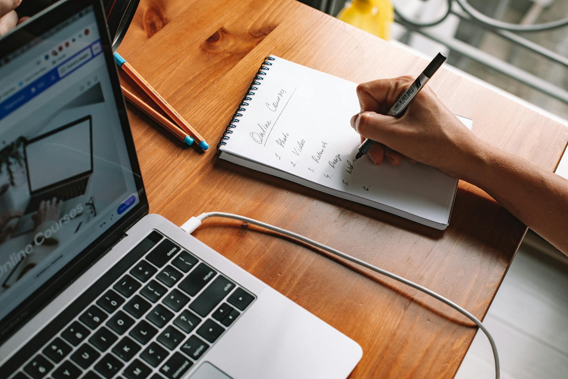 Người chơi ghi chú ngân sách và kế hoạch quản lý vốn khi cược online